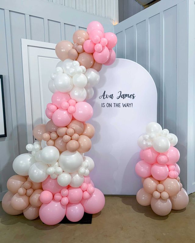 Girl Baby shower Chiara wall and balloon garland