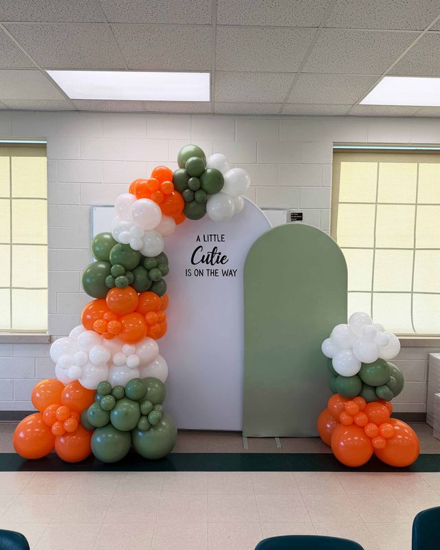 Cutie Baby shower Chiara wall and balloon garland