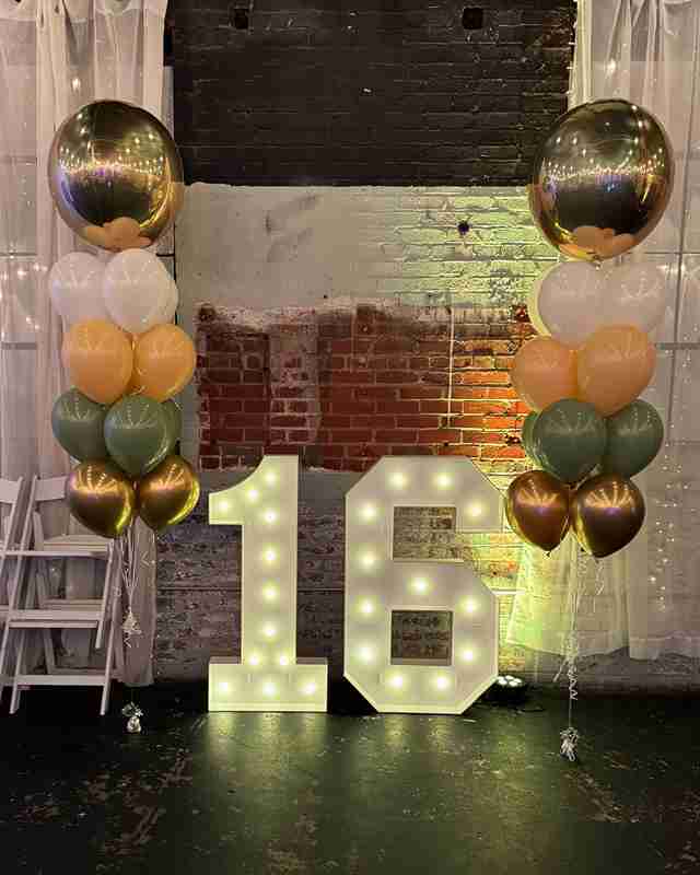 Sweet 16 balloon bouquets