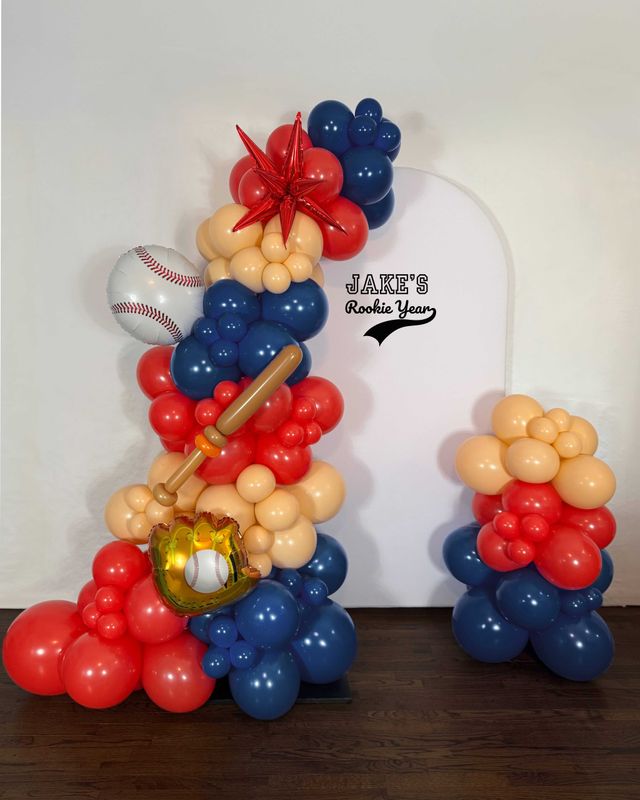 Baseball themed Chiara wall and balloon garland