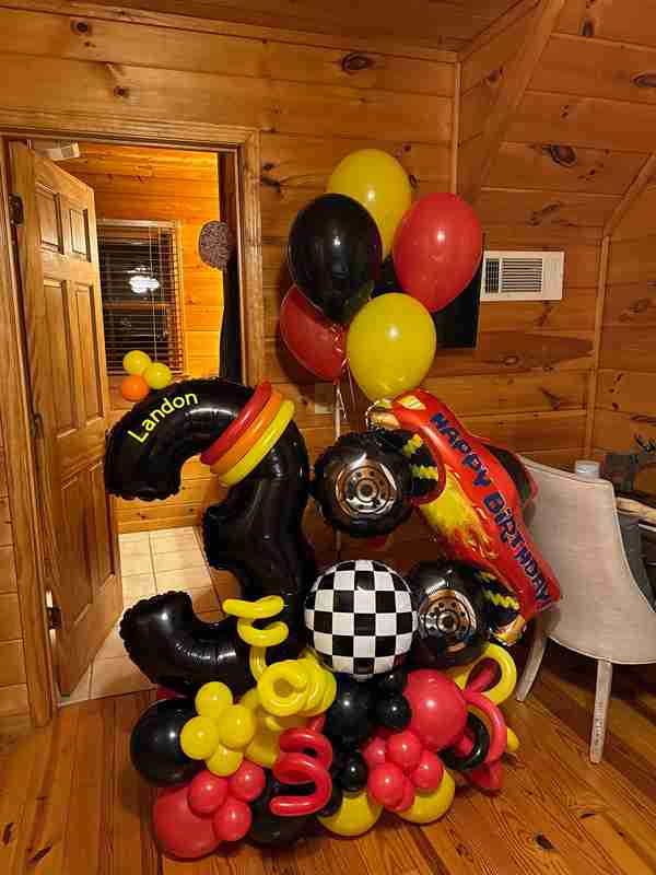 Monster truck balloon scuplture